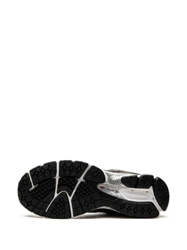 19525310_43518221_1000_405a39ae-7242-4efe-8e4d-a267a7e48dce.jpg New Balance 2002 "Dark Grey" sneakers