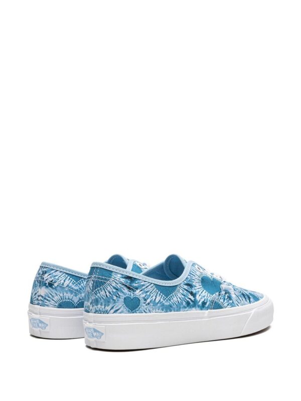 19872501_44507566_1000.jpg Vans Authentic "Tie-Dye Hearts" sneakers