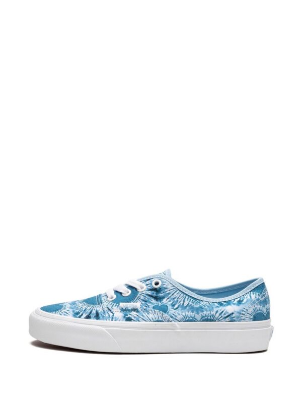 19872501_44508529_1000.jpg Vans Authentic "Tie-Dye Hearts" sneakers