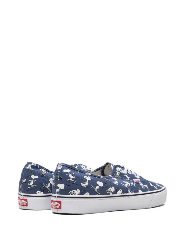 Vans x Peanuts Authentic "Snoopy Skating" sneakers