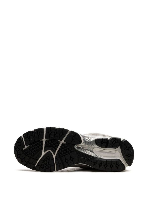 21262570_51149253_1000.jpg New Balance 2002R "Grey/White" sneakers