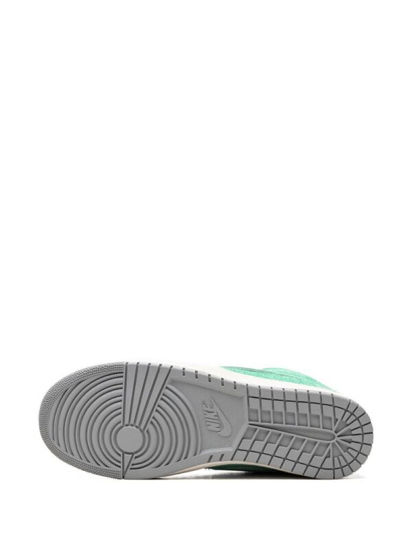 21352297_51634229_1000.jpg Jordan x Corporate Air Ship "Light Menta" sneakers