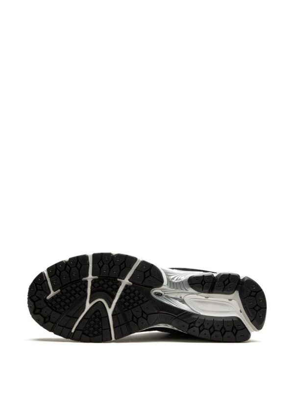 21788753_51590237_1000.jpg New Balance 2002R "Noir" sneakers