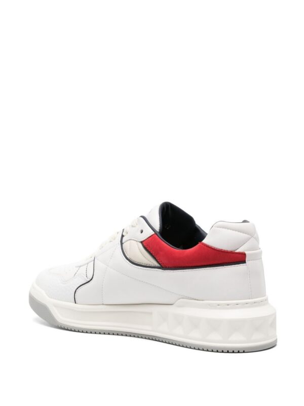 22992778_53263652_1000.jpg Valentino Garavani One Stud leather sneakers
