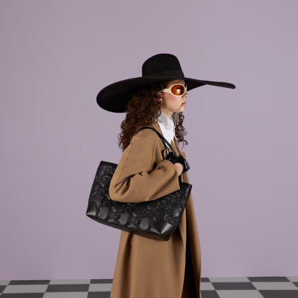 631685_FABN4_1000_003_100_0000_Light-GG-Matelass-medium-tote.jpg Gucci GG Matelassé medium tote