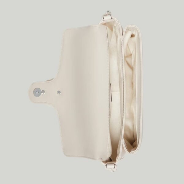734814_DAAAI_9022_013_100_0000_Light-GG-Marmont-matelass-shoulder-bag.jpg Gucci GG Marmont matelassé shoulder bag