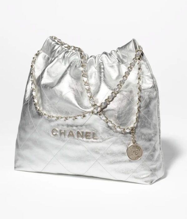 Chanel 22 Handbag