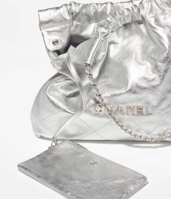 Chanel 22 Handbag