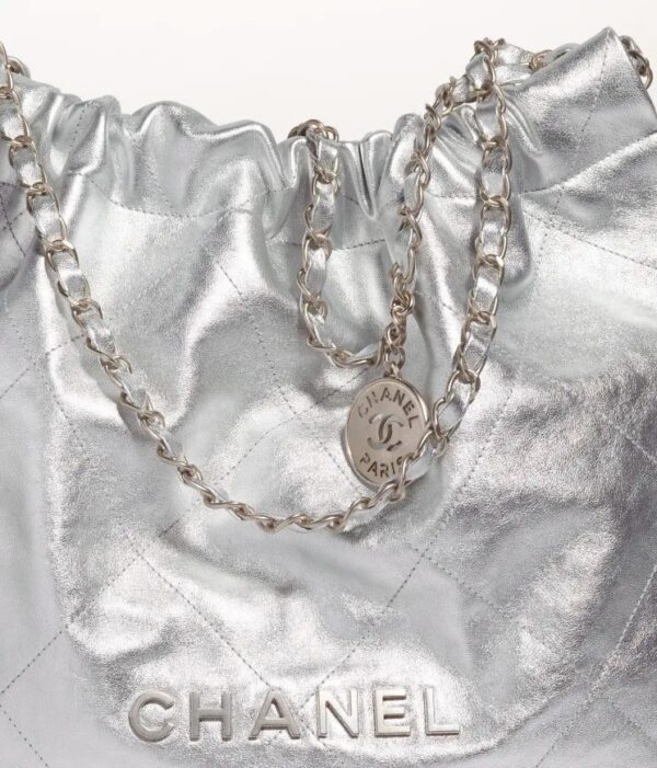 Chanel 22 Handbag