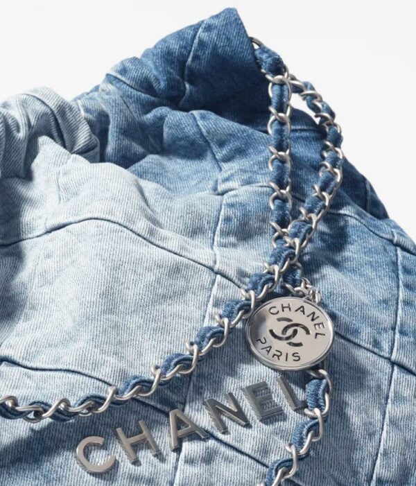 Chanel 22 Handbag
