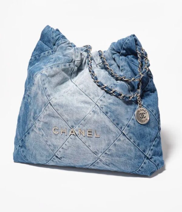 Chanel 22 Handbag