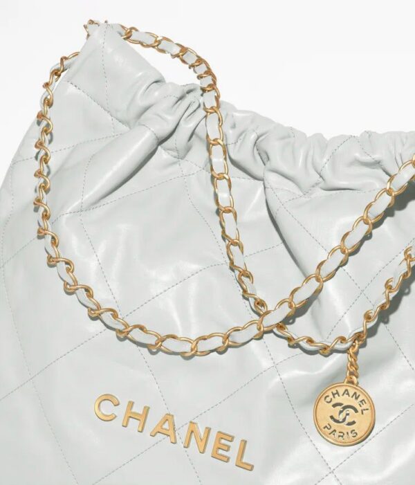 Chanel 22 Handbag