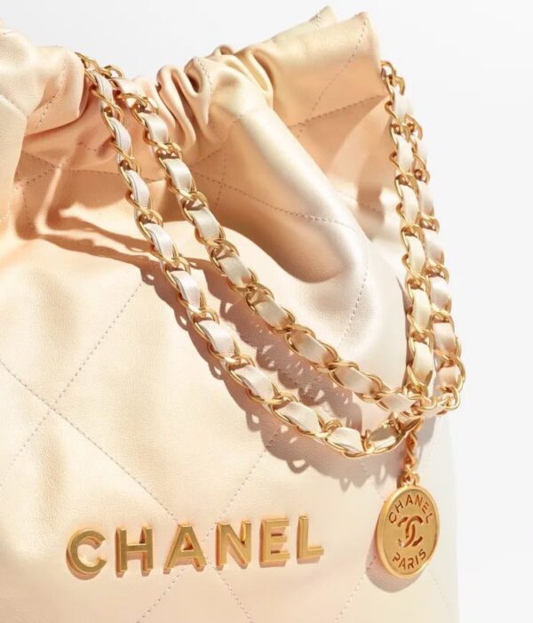 Chanel 22 Handbag