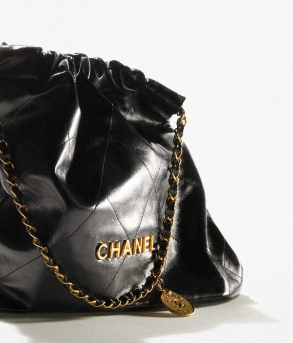 Chanel 22 Handbag