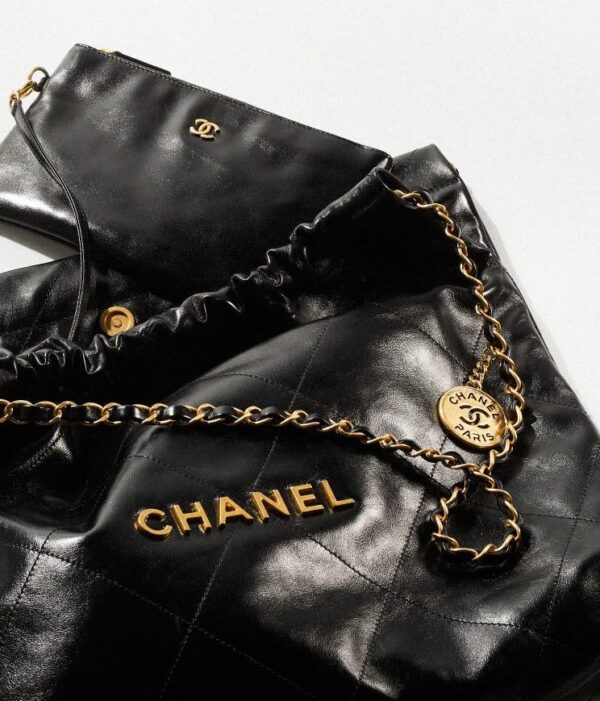 Chanel 22 Handbag